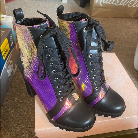 NEW WITH BOX Cape Robbins Blood Thirst Boots - Picture 6 of 14